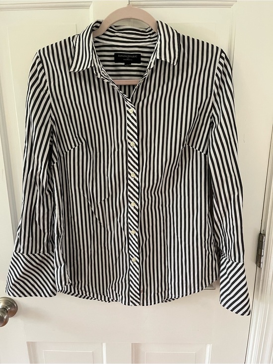 Banana Republic Tops - 🌟Banana Republic Black and White Tailored Button Down Size 8